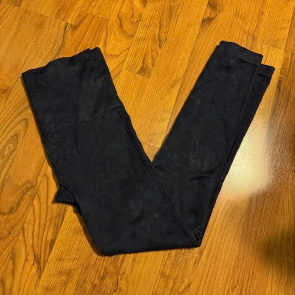 ✨ Spanx Look At Me Now Seamless Leggings - Blue Camo - Size Medium✨